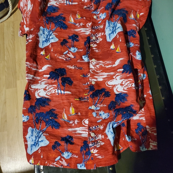 Hawaiian button up t shirt - Picture 3 of 4